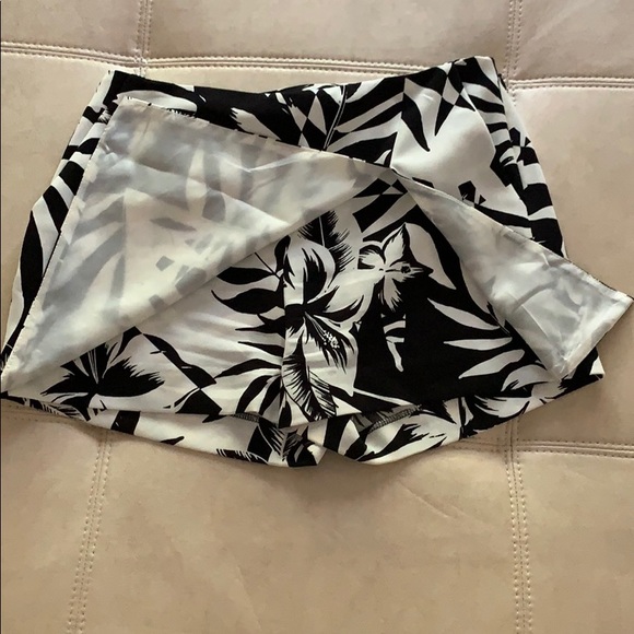 Skort - Picture 2 of 3